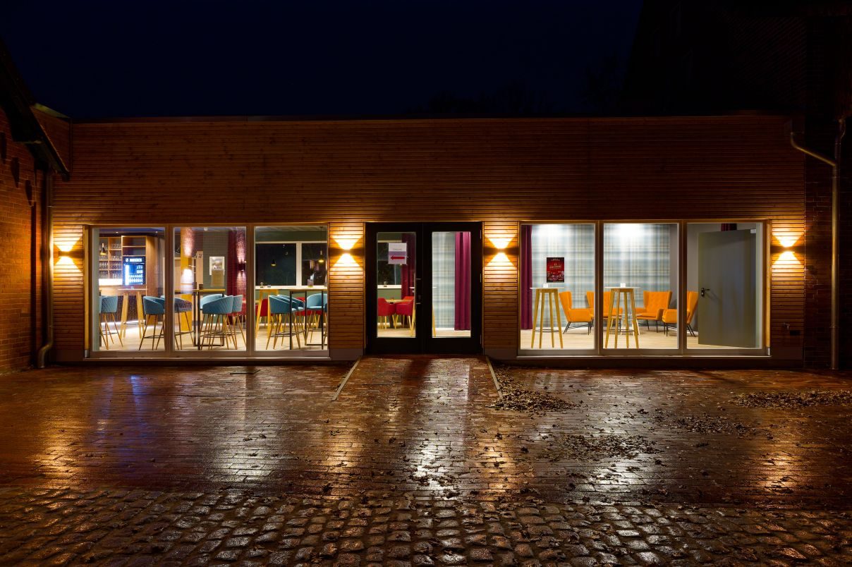 Scheune wird zum Theater, Bild 6